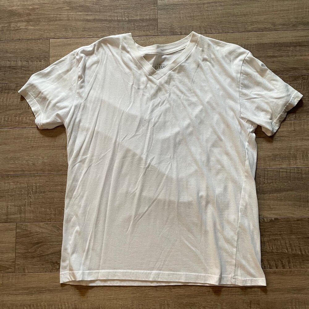 BUNDLE & SAVE! TRUE CLASSIC white cotton v-neck tee. Men's size L.